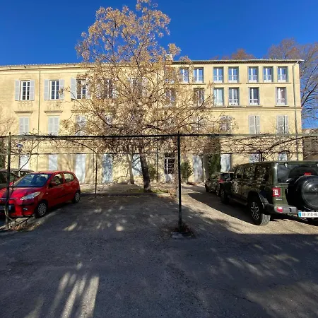 Atypique Sous Les Toits D'avignon Au Coeur De L'intra-muros Avec Parking Apartment *